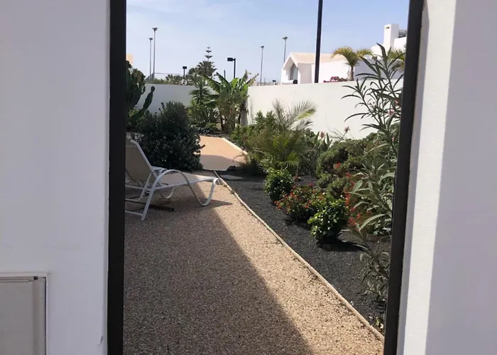 Buganvillas 77 *
