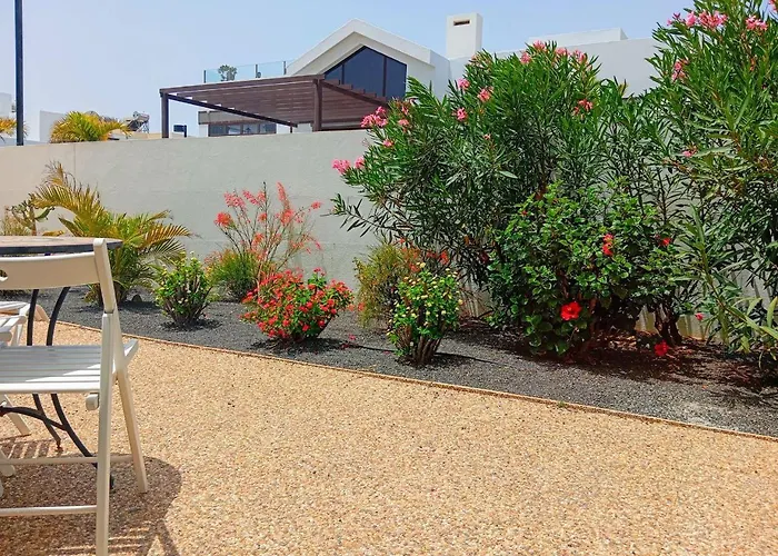 Buganvillas 77 *