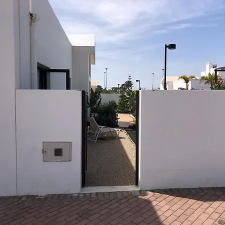 Buganvillas 77 *